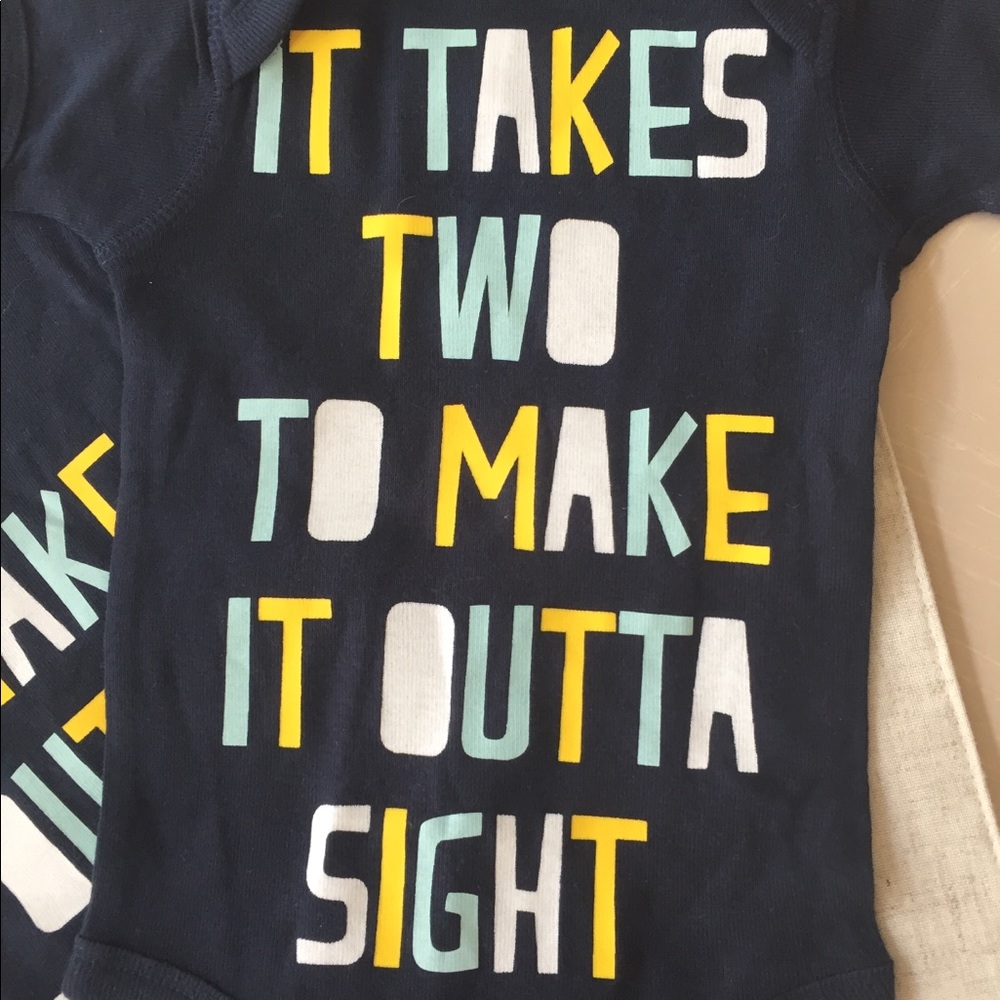 🆕 Twins 6 month baby onesie set NWOT - Picture 5 of 5